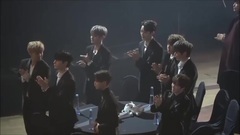 AAA頒獎典禮 WANNA ONE臺下觀看EXO人氣獎與講話 17/11/15