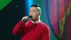 小丑看著我們笑了