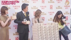 AKB48,島崎遙香 - 筧美和子,10億円を前に"クンクン"匂いを嗅ぐ"年末ジャンボ寶くじ"発売記念イベント