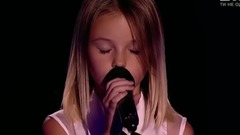 哈薩克斯坦10歲的小女孩深情演唱<Stone Cold>
