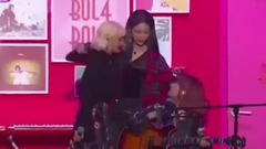 因為下雨了&Say You Love Me&Don’t Know You&Some - 2017MAMA in Hong Kong現場版 17/12/01
