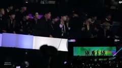 171201 MAMA IN 香港 EXO&suju臺下觀看 BTS MIC DROP 現場飯拍鏡面版