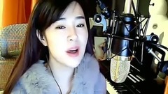 紫菱演唱歌曲<梨花情>一花盛開一世界,一生相思為一人。
