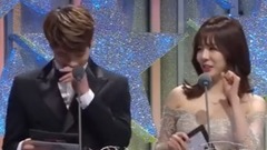 SHINee鐘鉉 懷念你當初頒獎的樣子 不是說好明年也要繼續嗎
