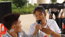 殘疾夫妻，輪椅上深情演唱《愛如星火》好聽不要錯過！