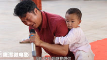 致母親節：殘疾人，街頭飆淚演唱《媽媽我想你》為靈為之顫動！