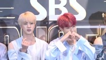 BTS牛仔風露線條帥炸