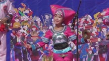  - 布依族女子用樹葉演奏