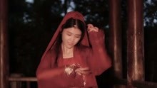 一顰一笑盡顯優雅氣質