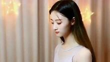  - 穿裙子美女妹子表演鋼琴