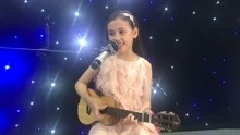  - 混血小蘿莉彈唱起風了