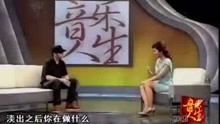  - 穿過你的黑發的我的手