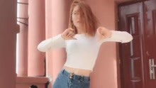  - 美女扭起來