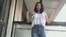  - 小姐姐舞動身體