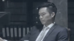 回首又見他