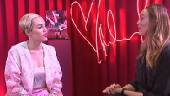 Miley Cyrus代言MAC Viva唇膏采訪視頻