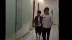 易烊千璽進出休息室
