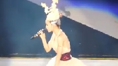 柵欄間隙偷窺你