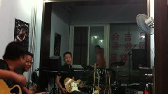 遍體鱗傷