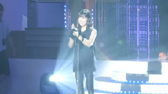 鄭恩地拍攝崔春熙演唱會唱歌片段2