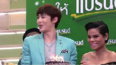 Nichkhun 幫P'Opal慶生