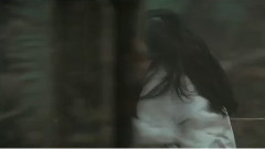 背對背擁抱