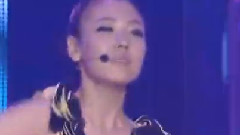 只望著我
