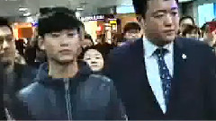都教授降落了! 金秀賢厚留?，F身