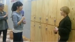 曹璐教佳仁說中文