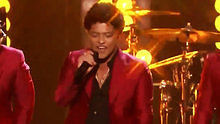 布魯諾·馬爾斯,Bruno Mars,Dipl. Inch - Bruno Mars - Treasure 2013公告牌音樂大獎現場版