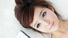  - 商場門口鞋柜旁 美女秀舞