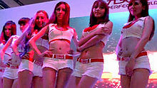  - ChinaJoy 完美世界展臺熱褲Showgirl走秀展示