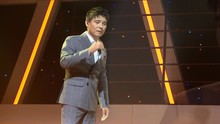 氣質大叔深情唱情歌