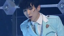SHINee 上演制服誘惑