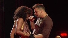 Ricky Martin - Pégate + Raza de Mil Colores + Por Arriba, Por Abajo Medley 現場版