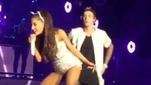賈斯汀·比伯,Ariana Grande - Justin Bieber 助陣 Ariana