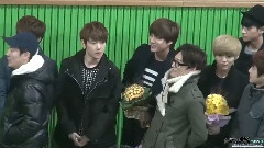 臺下等著鮮花的哥哥們