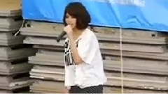 在樹上唱歌