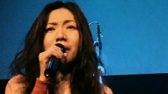 她往月亮走