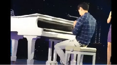 張藝興彈唱