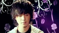 男孩看見野玫瑰