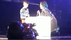 5歲男孩Grant在DemiWorldTour上向Demi示愛
